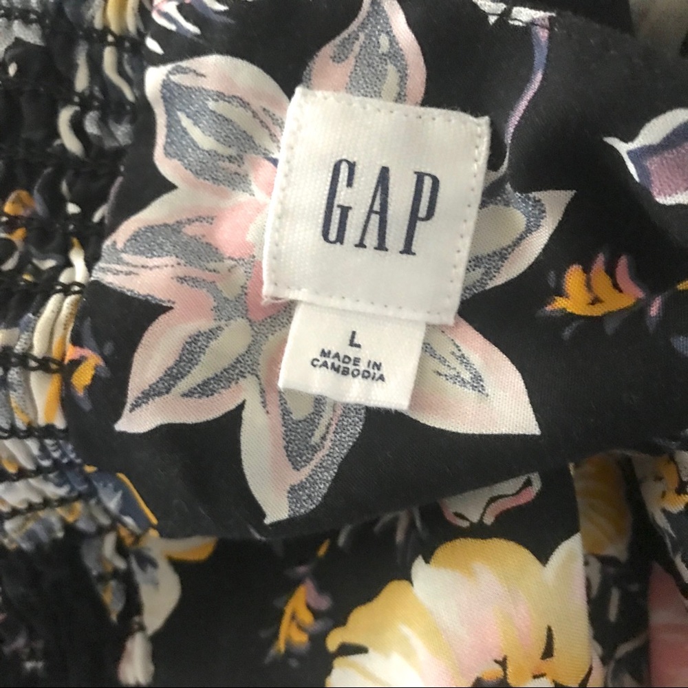 ❗️SOLD❗️GAP Women’s Black Floral Dresss - Picture 3 of 8